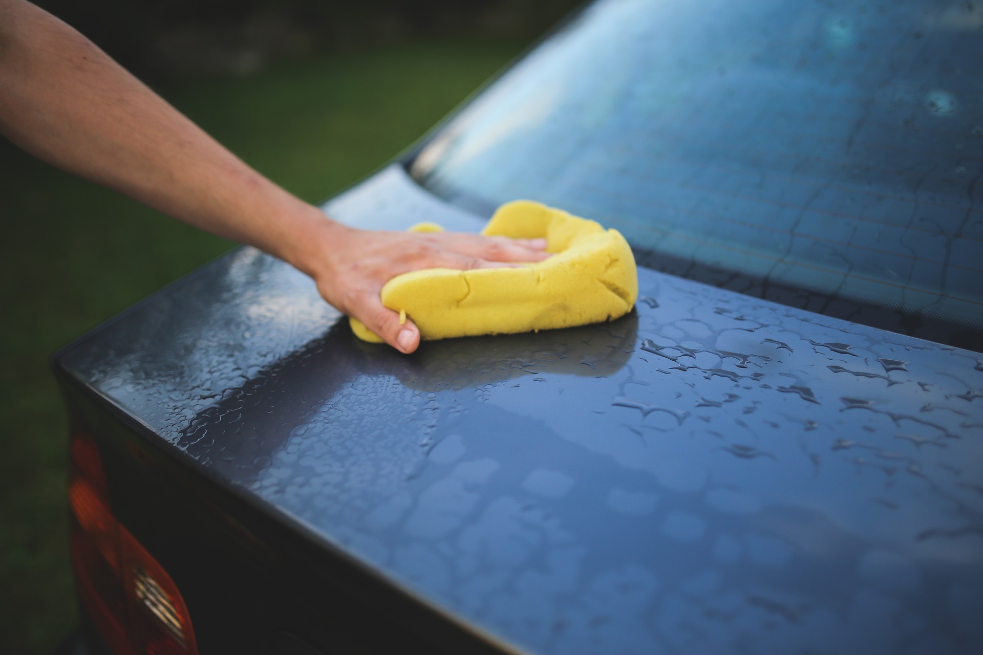 car washing tips, car cleaning, do it yourself car wash, diy car wash, how to wash a car, car wash steps, best car washing cloth, home car wash, best car drying towel, best way to wash a car, how to wash your car, how to properly wash a car, best way to dry a car, how to wash car at home, car wash towels, 