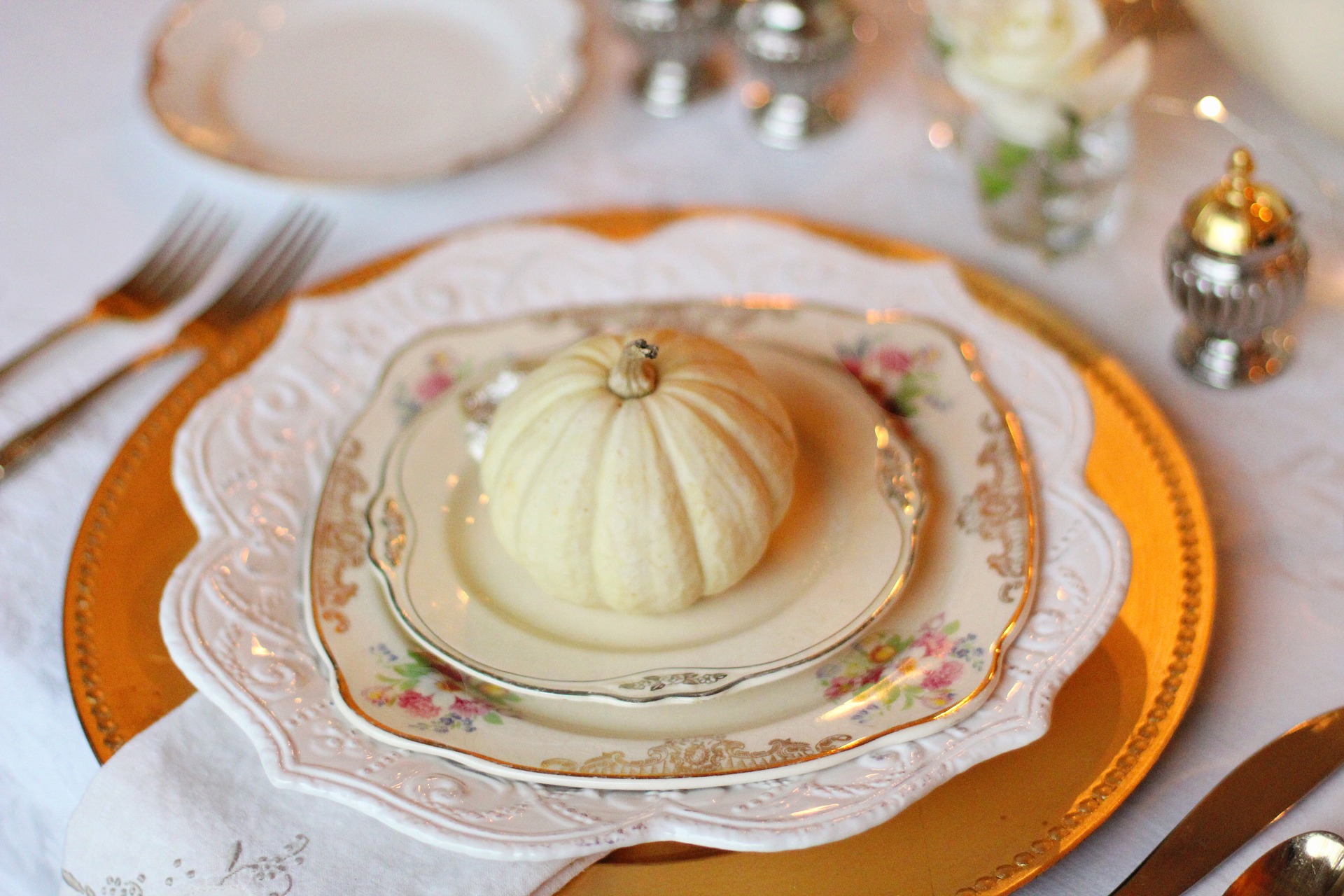 how to host thanksgiving, hosting thanksgiving