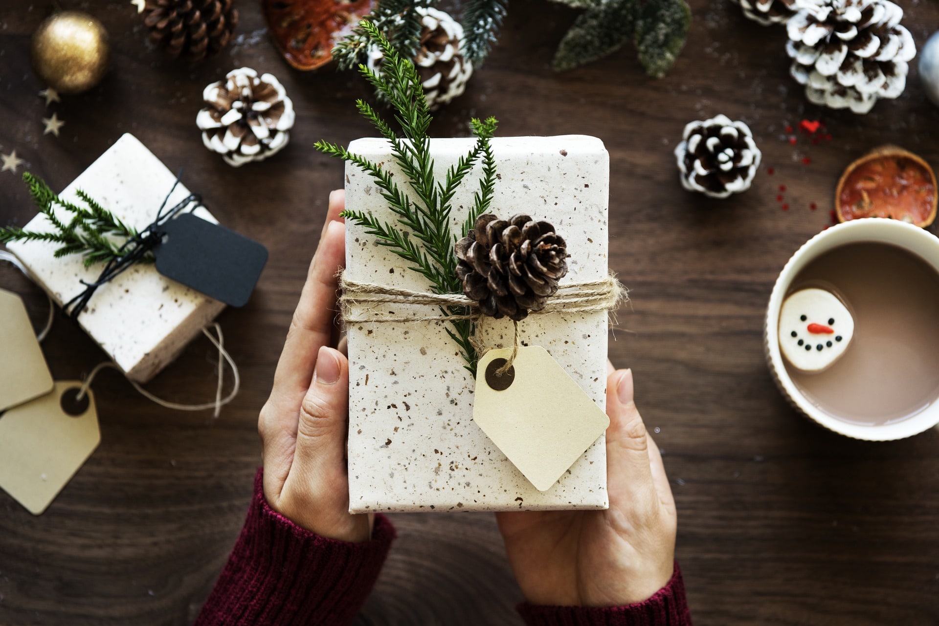 gift giving etiquette, gift giving manners, gift etiquette, who do you give christmas gifts to, giving gifts before christmas, christmas gift etiquette for family, rules gift giving, christmas gift giving, christmas gift etiquette, when to give christmas gifts