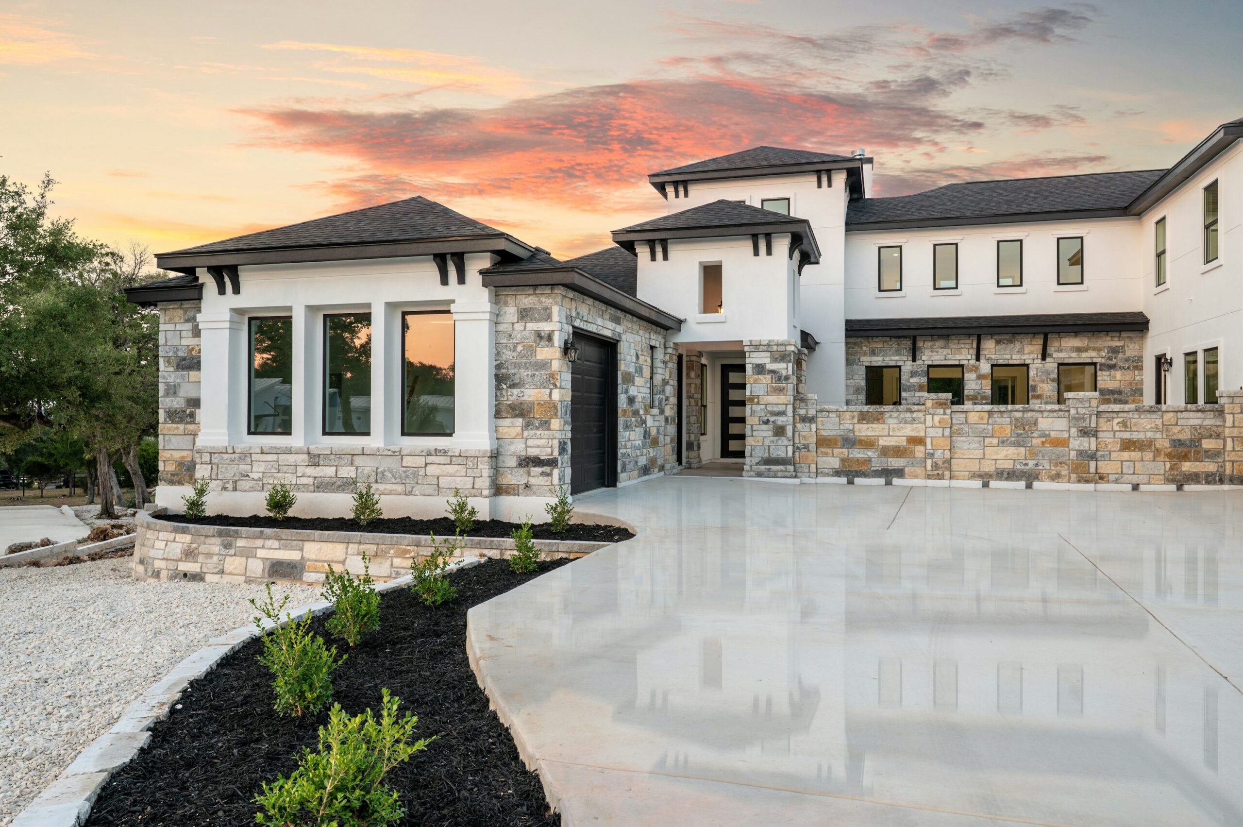 US Luxury Home Market Is Being Reshaped by Inheritance, Family, and a Fear of Being Watched